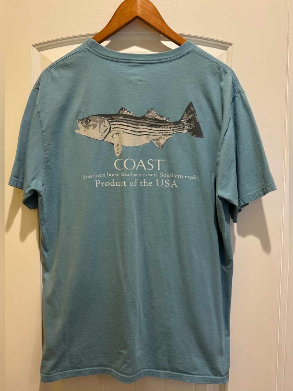 Coast Fish “Southern born. Southern raised. Southern made.“ SS Tee Mens L